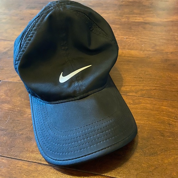 black adjustable nike hat